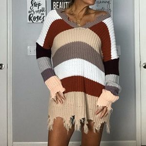 ADORABLE Frayed Sweater. Perfect Fall Colo…